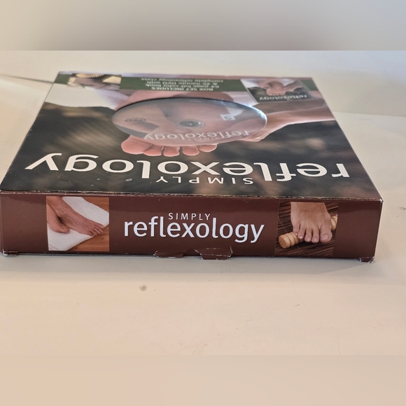 Claire Wynn Simply Reflexology Book & DVD Set - Picture 4 of 4